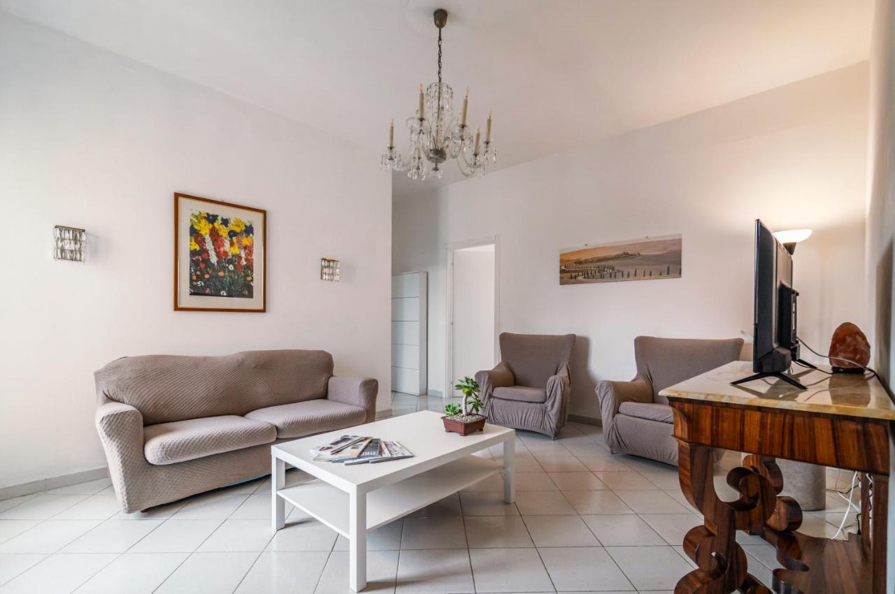 Comfy Flat Steps Away From Siena Station! Lejlighed Eksteriør billede