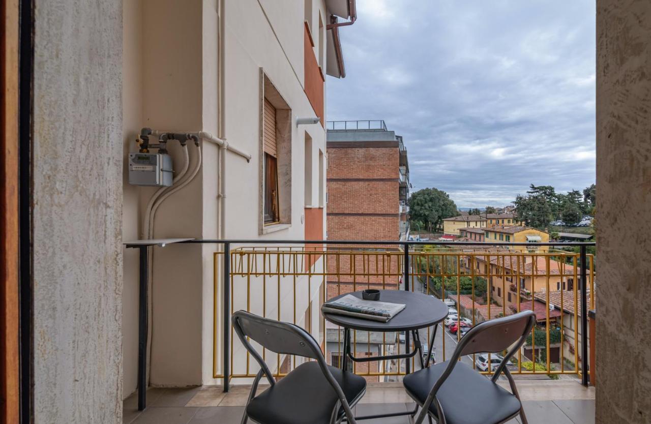 Comfy Flat Steps Away From Siena Station! Lejlighed Eksteriør billede