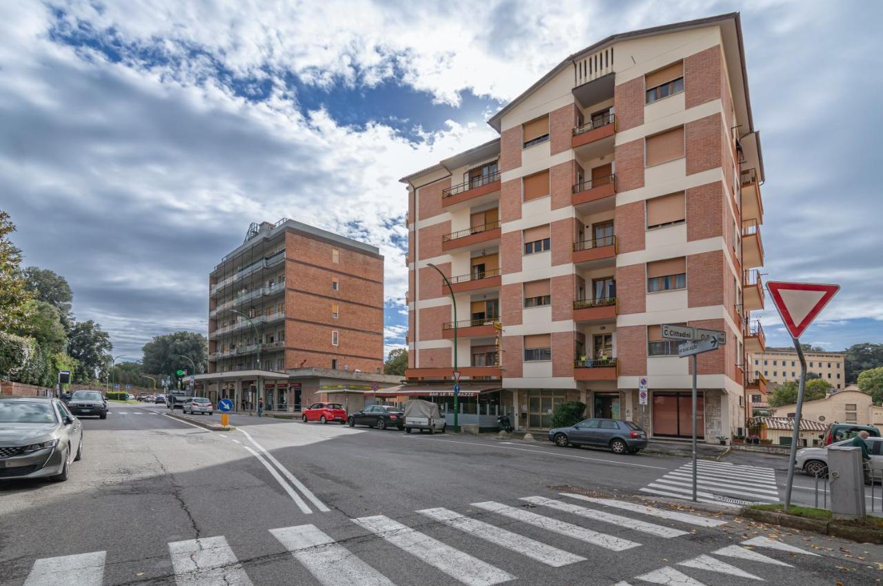 Comfy Flat Steps Away From Siena Station! Lejlighed Eksteriør billede
